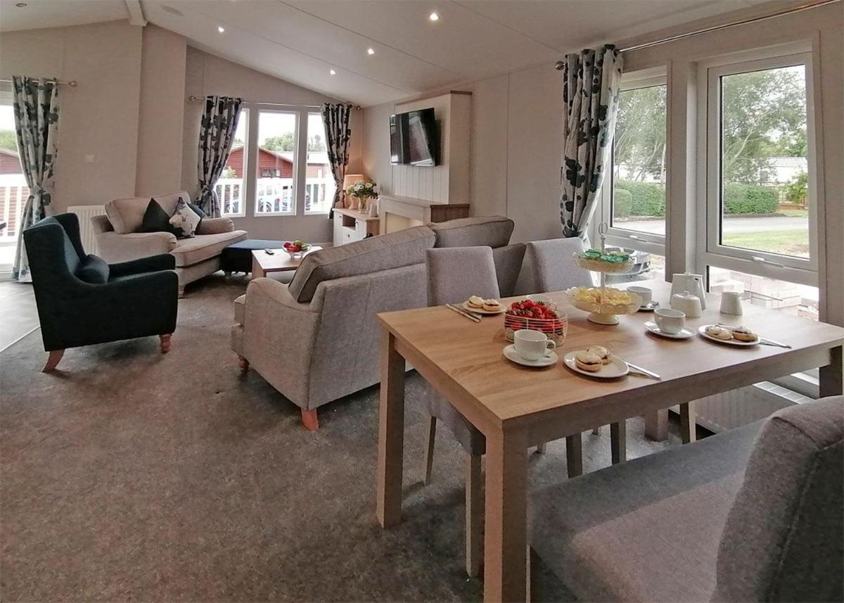 The Springs Lakeside Holiday Park Fladbury Exteriér fotografie