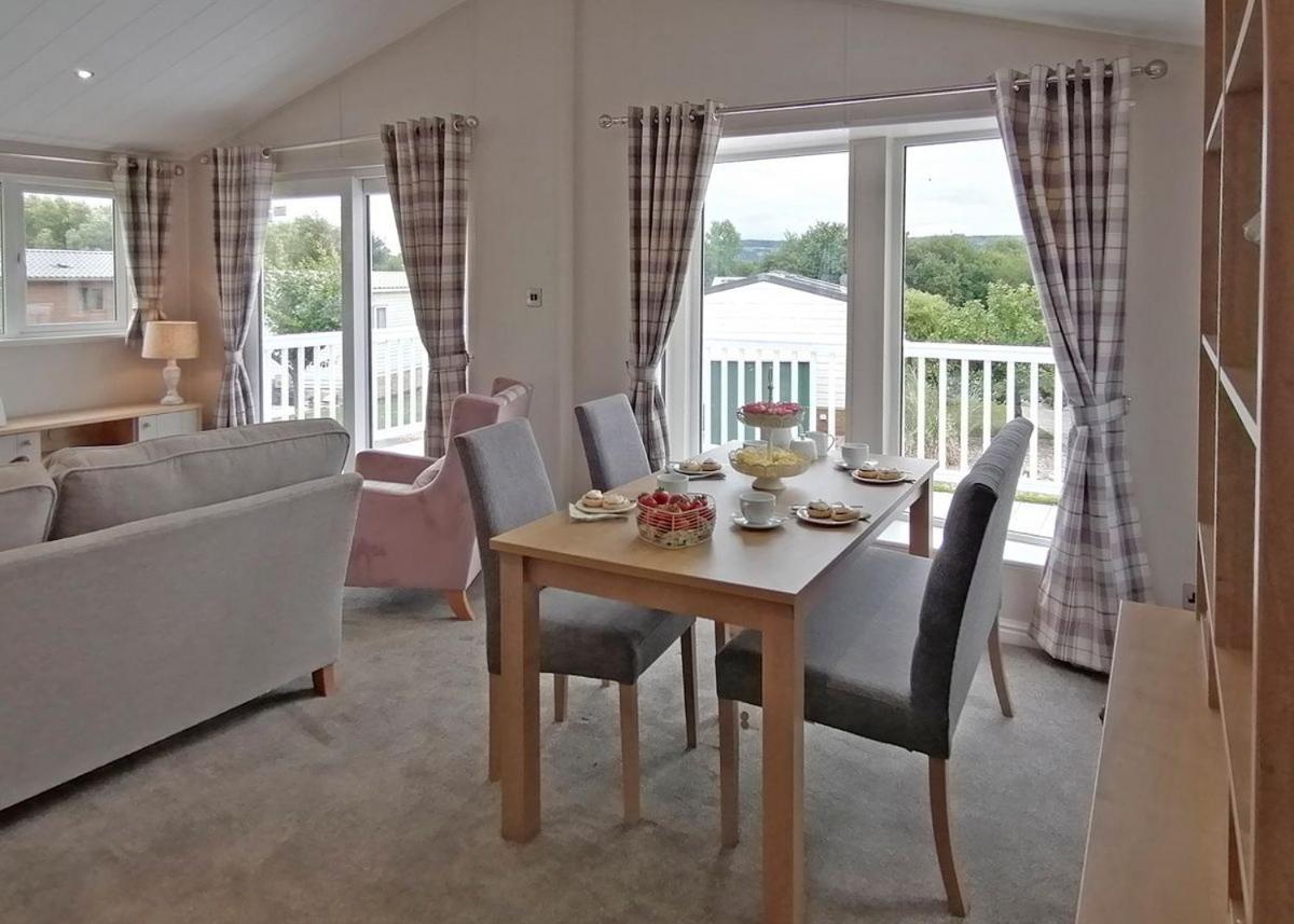 The Springs Lakeside Holiday Park Fladbury Exteriér fotografie
