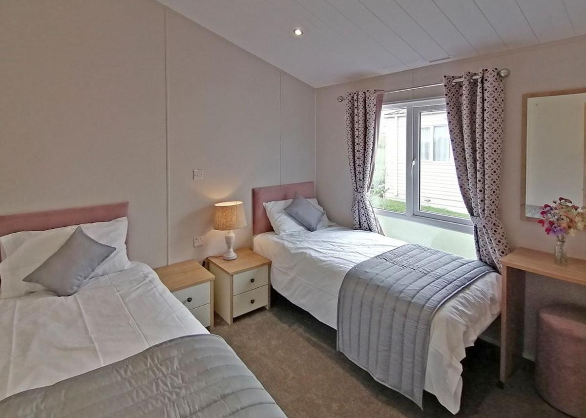 The Springs Lakeside Holiday Park Fladbury Exteriér fotografie