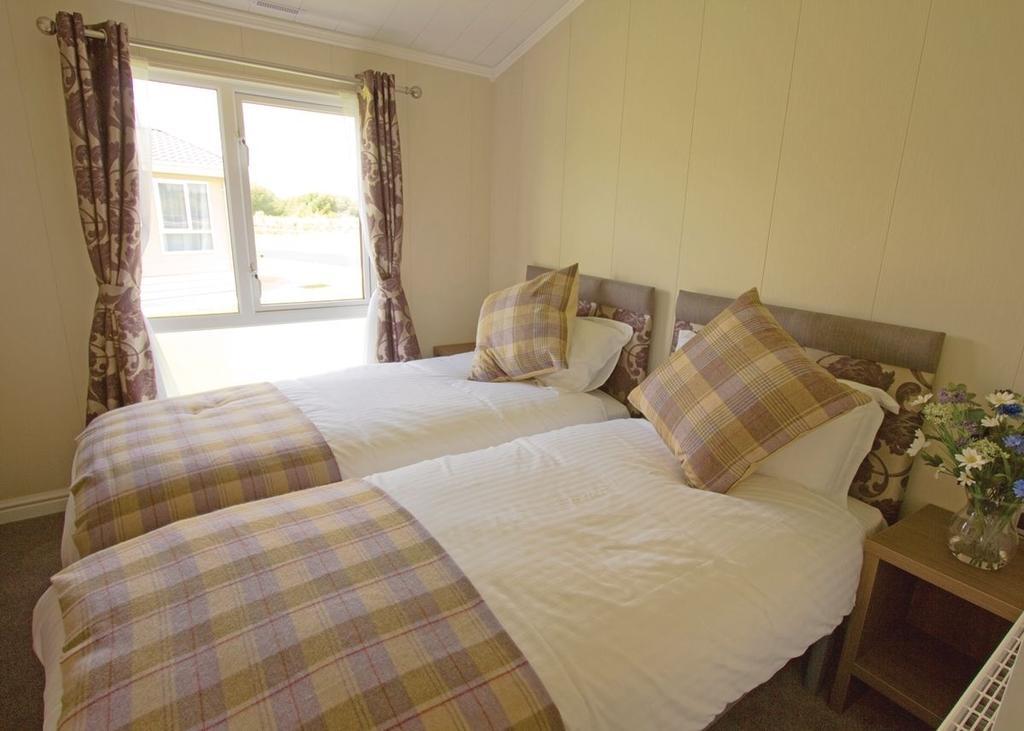 The Springs Lakeside Holiday Park Fladbury Pokoj fotografie